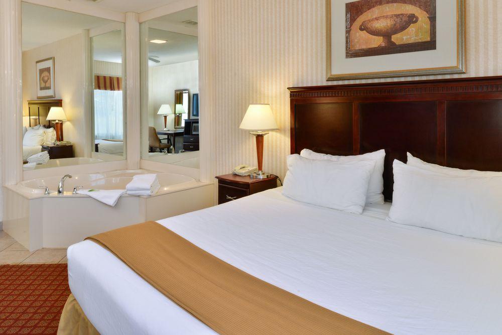Holiday Inn Express Wixom By Ihg Exteriör bild