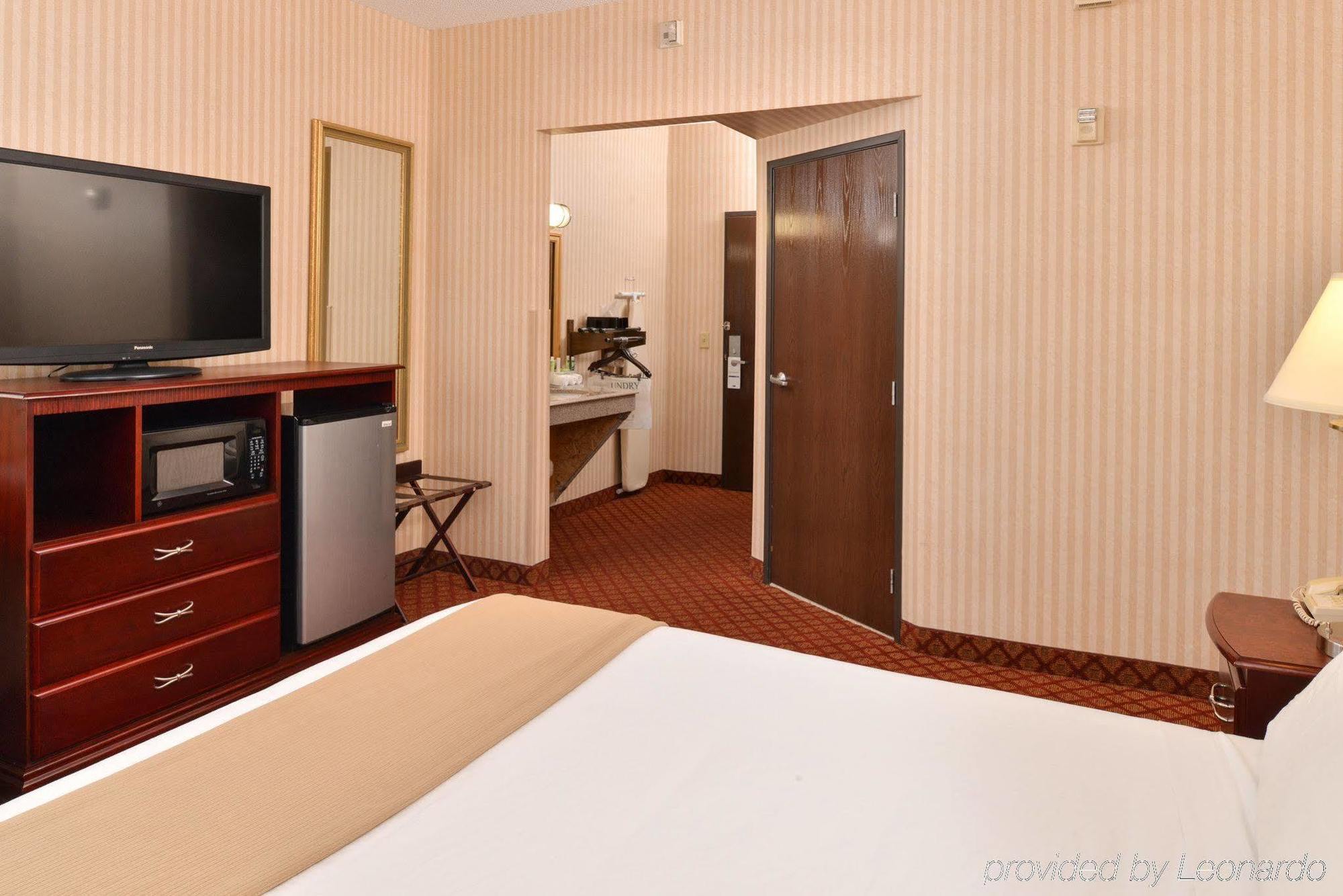 Holiday Inn Express Wixom By Ihg Exteriör bild